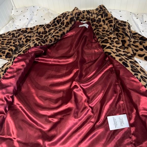 Sandova fuzzy cheetah print coat with satin inside - Picture 2 of 8